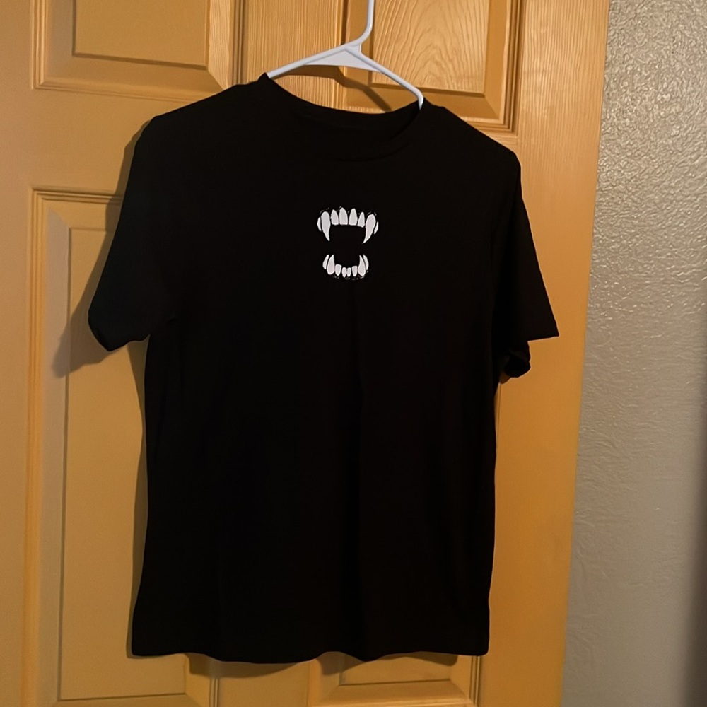 XL KIDS VAMPIRE TEETH TEE TSHIRT (14-16) NWOT